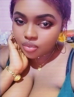 Paola's profile, a single 33-year-old a woman in Douala