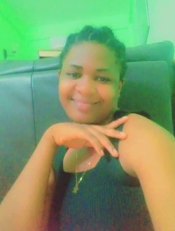 Cynthia's profile, a single 22-year-old a woman in Douala