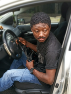 Jean's profile, a single 32-year-old a man in Douala