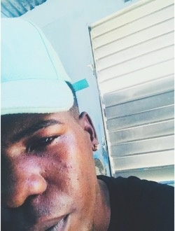 Yandi's profile, a single 28-year-old a man in La Habana