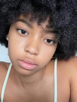 Larissa's profile, a single 26-year-old a woman in 1ER Arrondissement