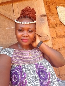Flore's profile, a single 28-year-old a woman in Dschang