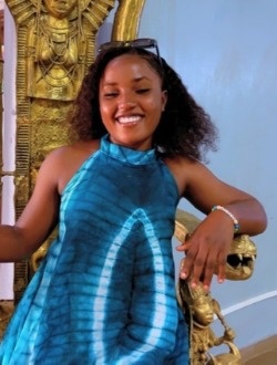 Queen's profile, a single 20-year-old a woman in Yaoundé