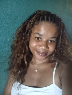 Kayra's profile, a single 22-year-old a woman in 1ER Arrondissement