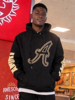 Desmond's profile, a single 23-year-old a man in Dakar-Marine