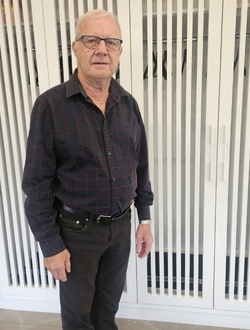 Phil's profile, a single 76-year-old a man in Québec