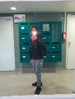 Ahmed's profile, a single 22-year-old a man in Le Port-Marly
