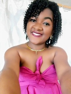 Josephine's profile, a single 32-year-old a woman in 67 Ha