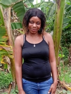 Stéphanie's profile, a single 31-year-old a woman in Abang