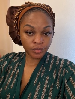 Mira's profile, a single 26-year-old a woman in Douala