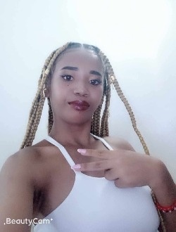 Angélique's profile, a single 18-year-old a woman in Diegokely