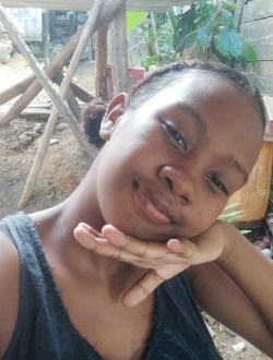 Jesmina's profile, a single 19-year-old a woman in Antalaha