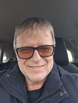 Claude's profile, a single 60-year-old a man in Montréal