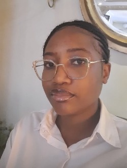 France's profile, a single 20-year-old a woman in Meyo-Centre