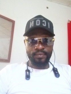 Neck's profile, a single 35-year-old a man in Kinshasa