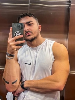 Lydon's profile, a single 40-year-old a man in La Quinta