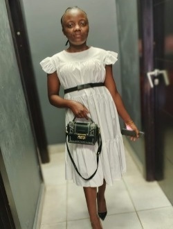 Clarisse's profile, a single 25-year-old a woman in Douala