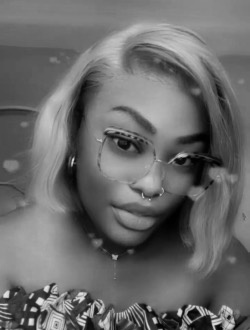 Margo's profile, a single 25-year-old a woman in Bonanjo