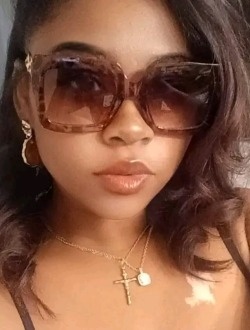 Adora's profile, a single 35-year-old a woman in Douala