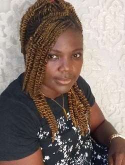 Flore's profile, a single 35-year-old a woman in Douala