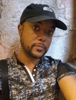 Tony's profile, a single 41-year-old a man in Bron