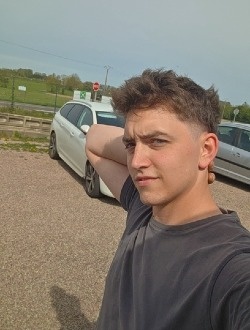 Theo's profile, a single 22-year-old a man in Roumare