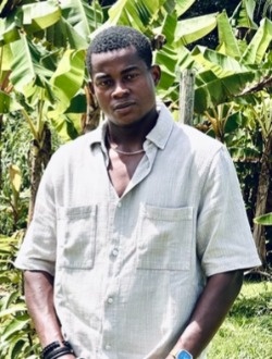 Kiss's profile, a single 27-year-old a man in Libreville