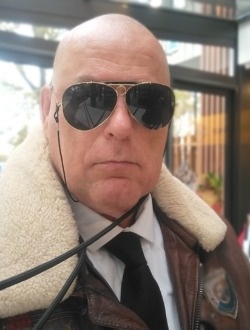 Sam's profile, a single 68-year-old a man in Paris