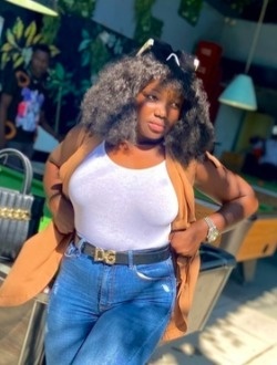 Evelyne's profile, a single 24-year-old a woman in Douala