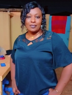 Charlotte's profile, a single 35-year-old a woman in 1200 Logements