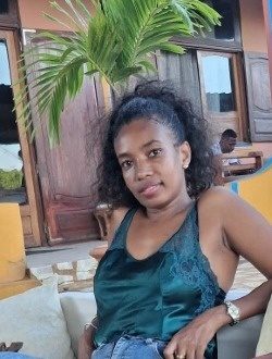 Naad's profile, a single 34-year-old a woman in 1ER Arrondissement