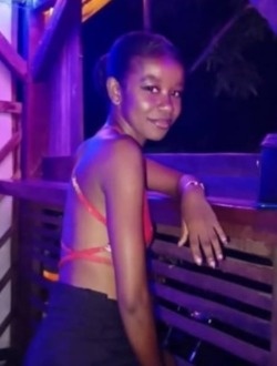 Arsene's profile, a single 27-year-old a woman in 1ER Arrondissement