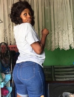 Marina's profile, a single 26-year-old a woman in Yaoundé