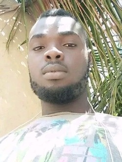 Dennis's profile, a single 32-year-old a man in Abeka