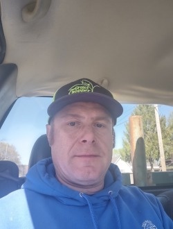 Ler's profile, a single 42-year-old a man in Springfield