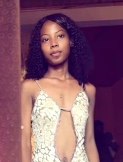 Julia's profile, a single 22-year-old a woman in Nosy-Be
