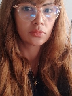 Sarah's profile, a single 46-year-old a woman in 1ER Arrondissement