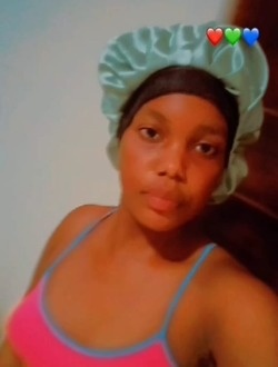 Janet's profile, a single 28-year-old a woman in Accra