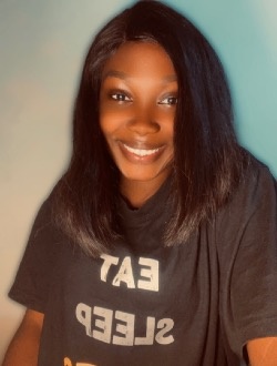 Yal's profile, a single 30-year-old a woman in Lomé