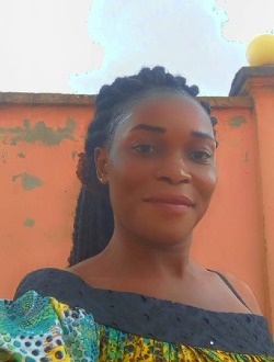 Louise's profile, a single 18-year-old a woman in Yaoundé
