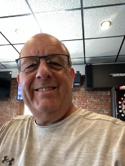 Mario's profile, a single 61-year-old a man in Québec