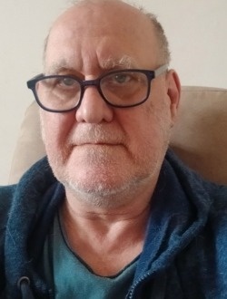 Martin's profile, a single 65-year-old a man in Québec