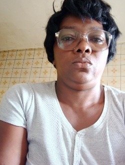 Marie's profile, a single 18-year-old a woman in Yaoundé