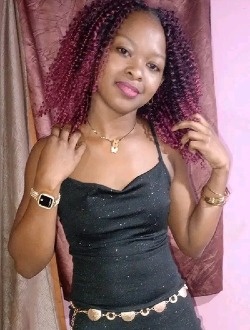 Tela's profile, a single 28-year-old a woman in Antananarivokely