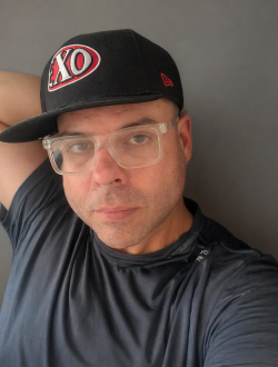 Alex's profile, a single 47-year-old a man in Québec