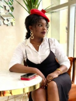 Roxane's profile, a single 26-year-old a woman in Douala
