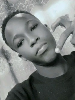 Theo's profile, a single 19-year-old a man in Lomé