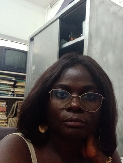 Laura's profile, a single 41-year-old a woman in Douala