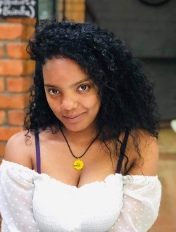 Mia's profile, a single 28-year-old a woman in Antananarivo