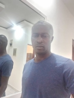 Malik's profile, a single 35-year-old a man in Aban